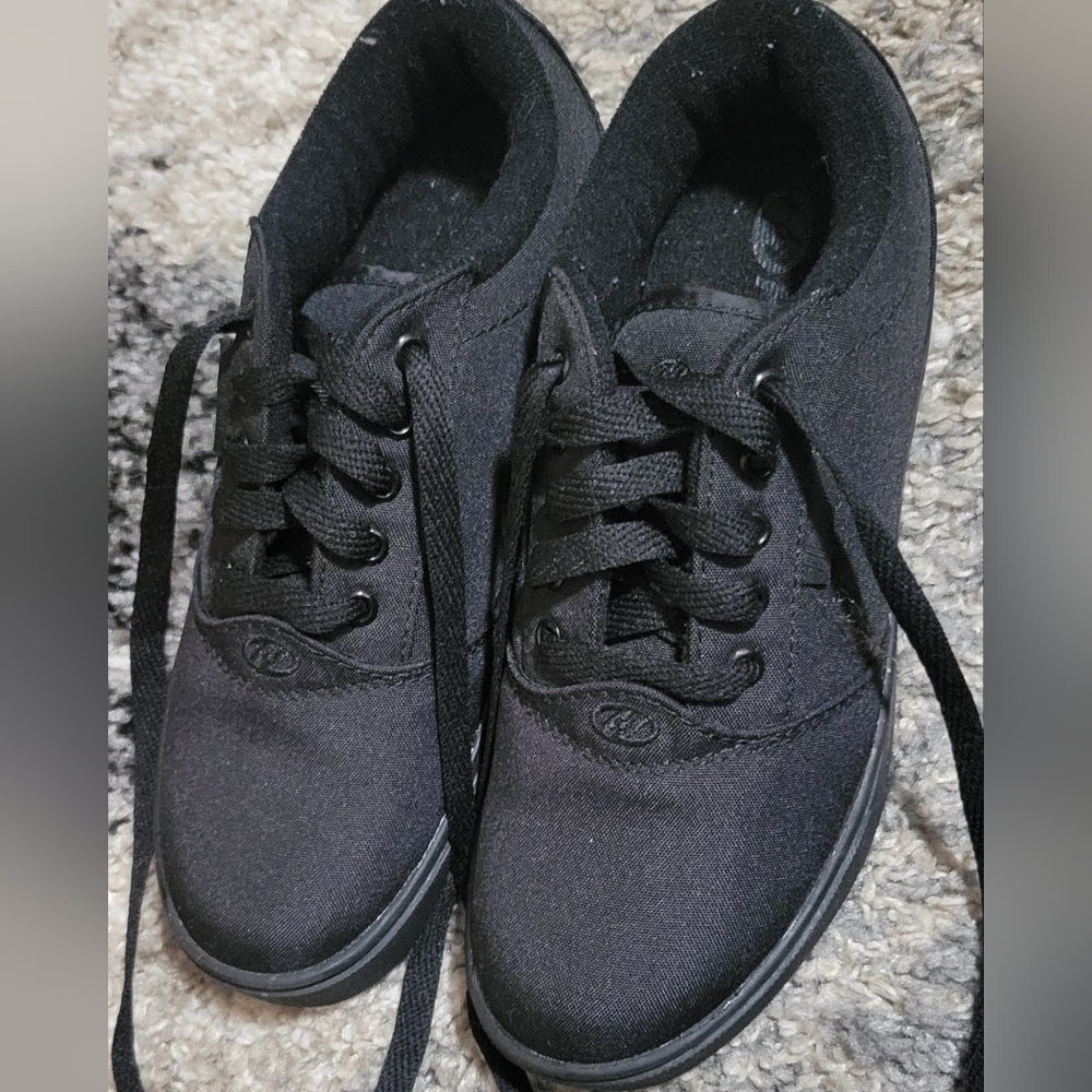 Heelys brand new without box youth size 6 black